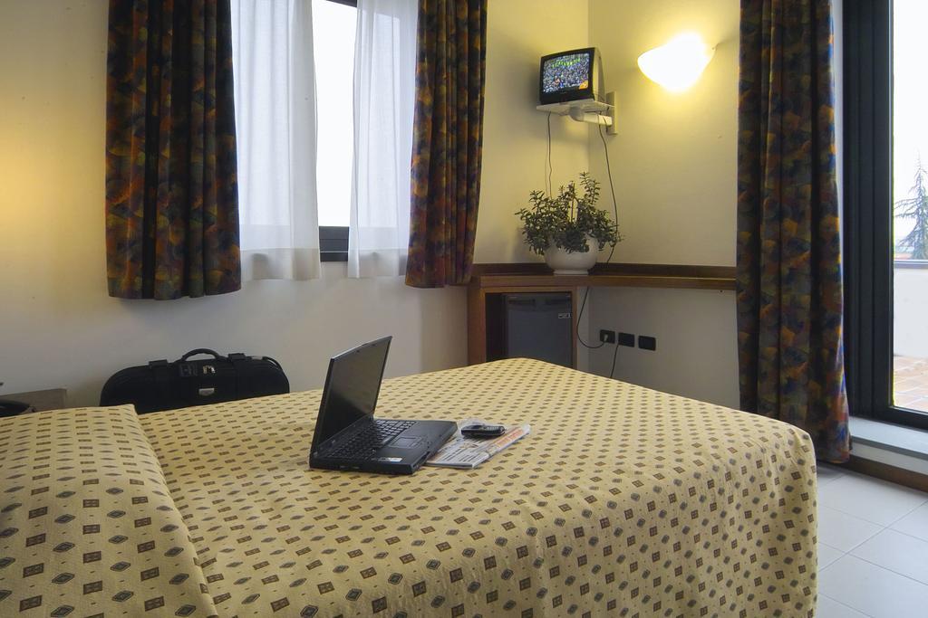 Hotel Il Maglio Imola Esterno foto